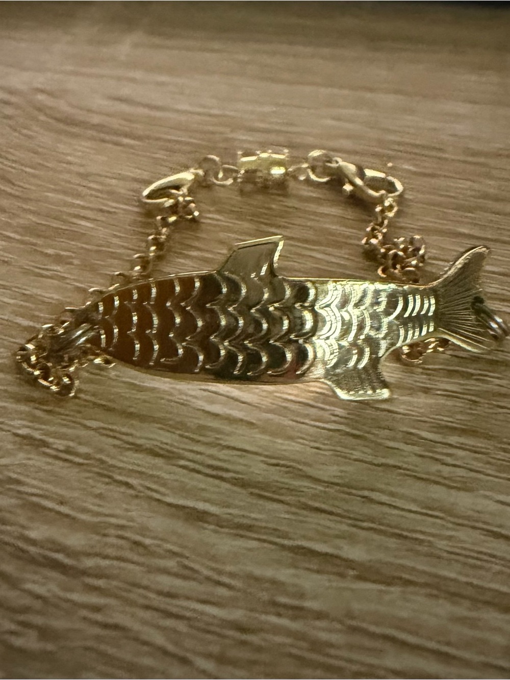 Gold Fish Pendant Bracelet